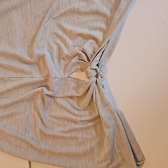 Old Navy Active Size XS Breathe On Light Gray V-neck workout shirt athletic top - Picture 11 of 16